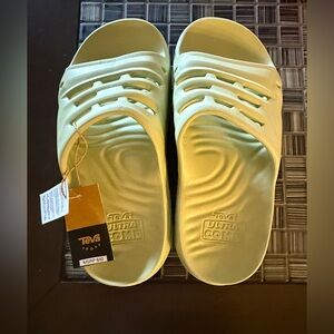 TEVA All Gender ApreTrail Slides in the "Seedling" color. 
NEW with tags